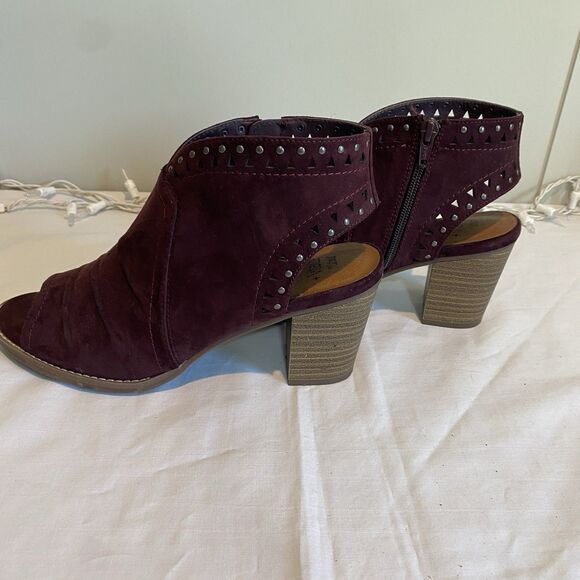 Sonoma women’s Burgandy wine suede block heel open toe Studded Booties size 8 - Picture 1 of 8